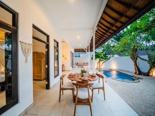 Villa Dadirri - In The Heart Of Seminyak - Walking Distance From Restaurants, Bars And Beach - Perfect Location Kültér fotó