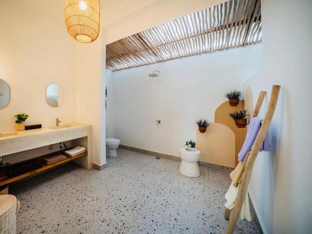 Villa Dadirri - In The Heart Of Seminyak - Walking Distance From Restaurants, Bars And Beach - Perfect Location Kültér fotó
